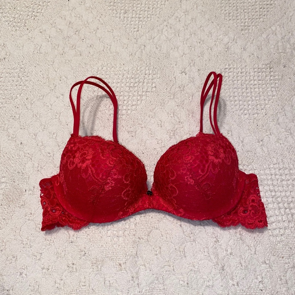 SEXY RED VICTORIA’s SECRET BRA